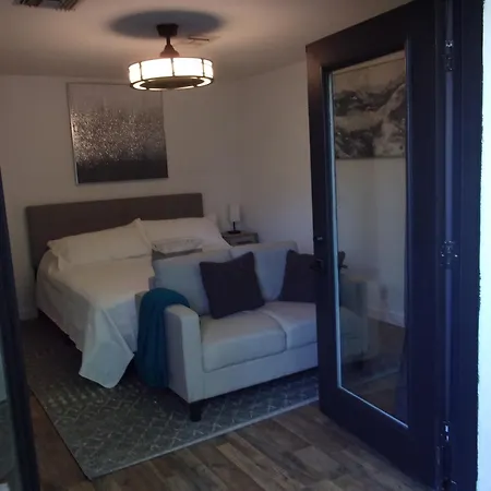 Updated Dwntwn 2Bd Twnhse W/Hot Tub& Private Patio
